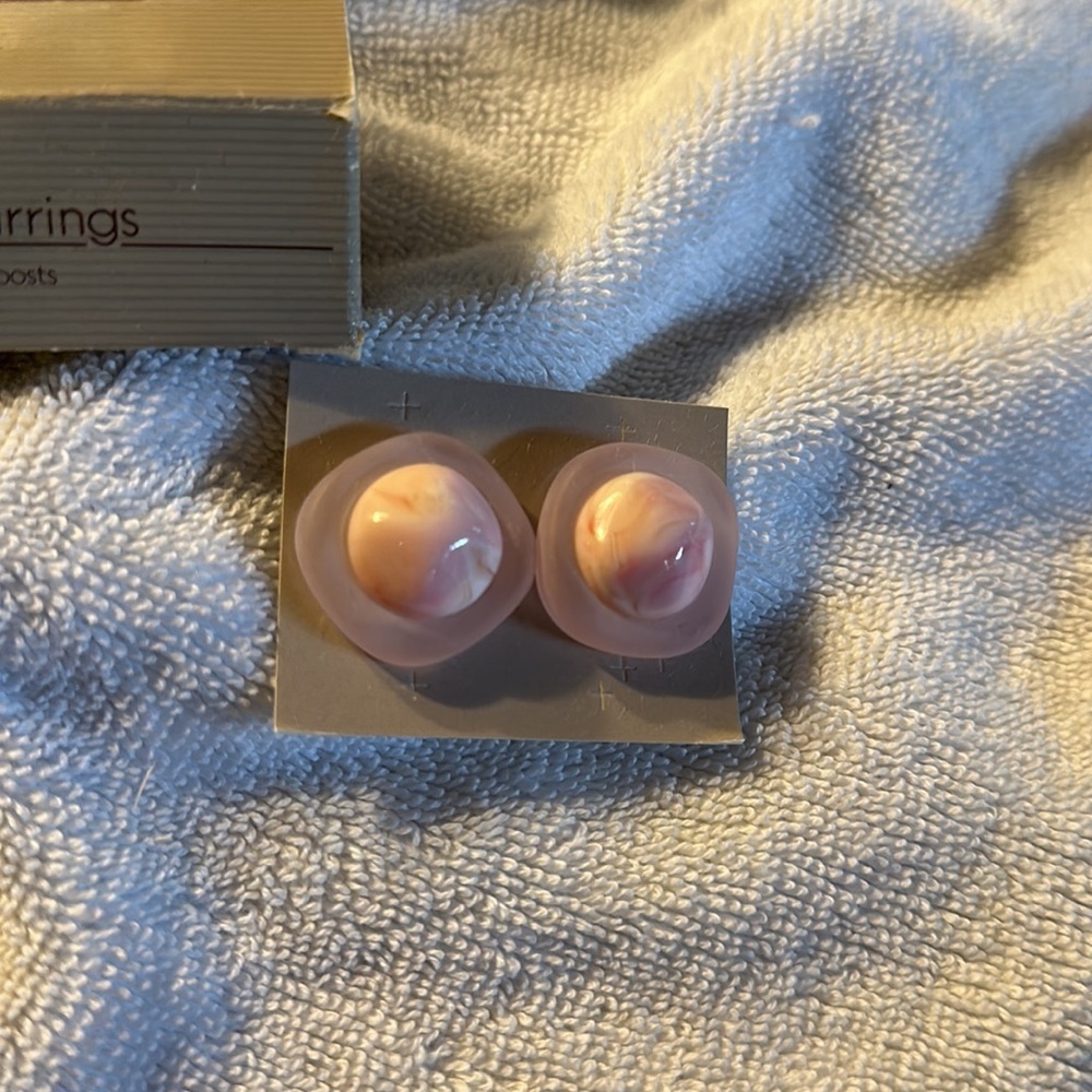 Avon Vintage 1990 Sheer Style Pierced Earrings Pink - Picture 2 of 5